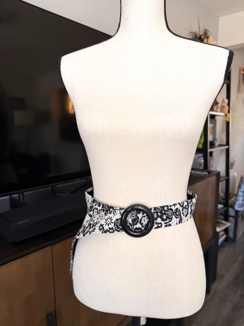 Black & White Floral Fabric Belt with Round Resin Buckle